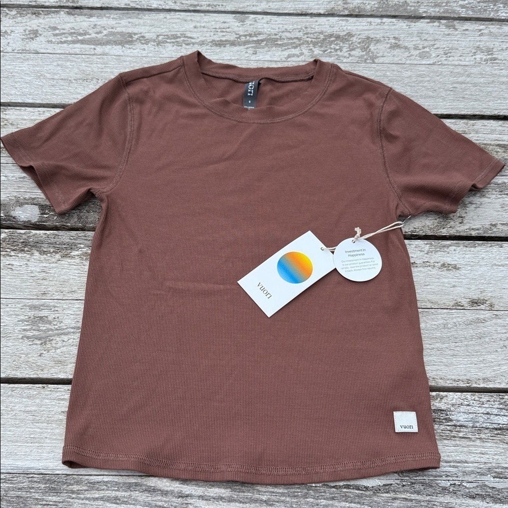 VUORI Pose Fitted Tee HAZELNUT SIZE SMALL NWT